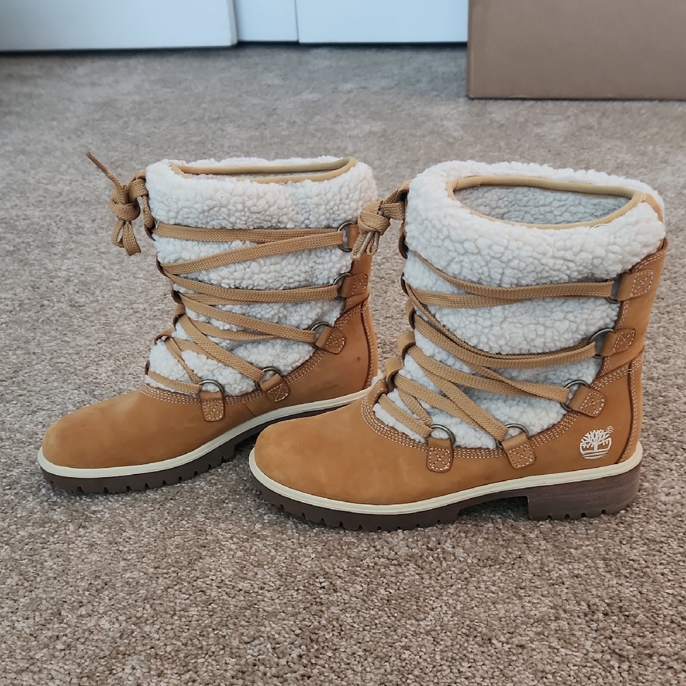 Timberland 7.5 Sherpa Lace Up Booties